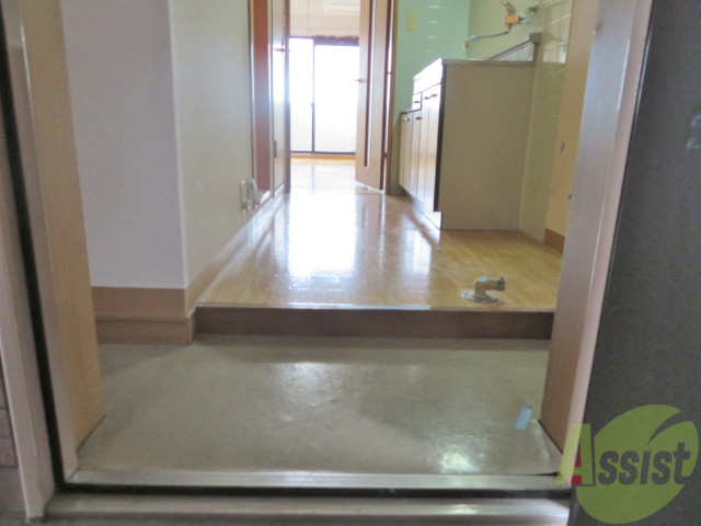 玄関　玄関はこちら広々として脱ぎ履きがしやすそうですね。