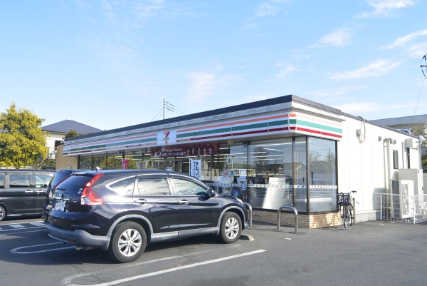 コンビニ　セブンイレブン水戸千波中央店（コンビニ）まで852m