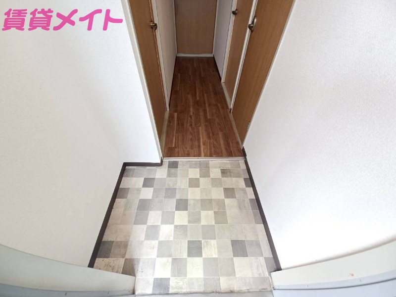 玄関　別部屋参照。現状優先となります。