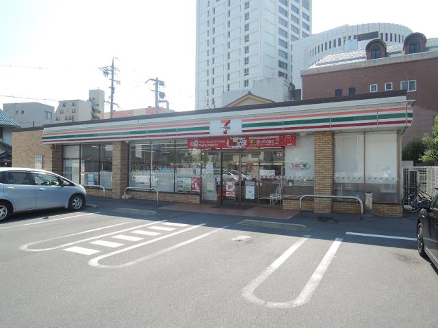 コンビニ　セブンイレブン（コンビニ）まで574m