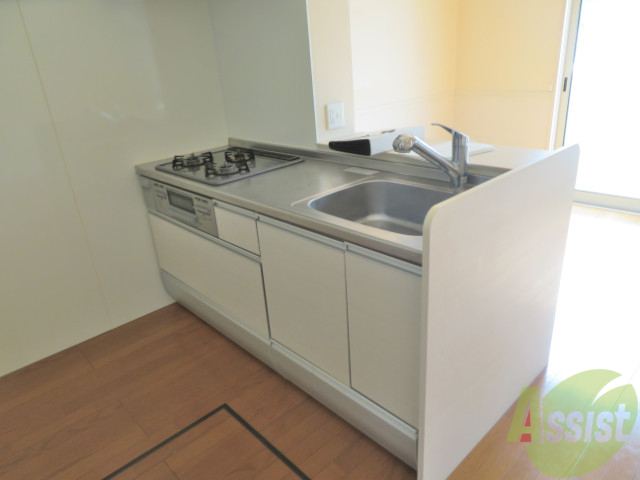 キッチン　キッチンは横幅もあるのでかなり使いやすそうです。