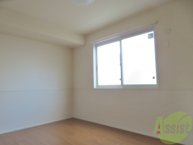 その他部屋・スペース　寝室は窓があり良い感じのサイズ感ですね。