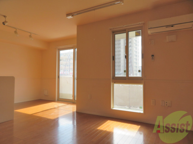 居室・リビング　日差しがしっかり入ってくる明るいお部屋です。