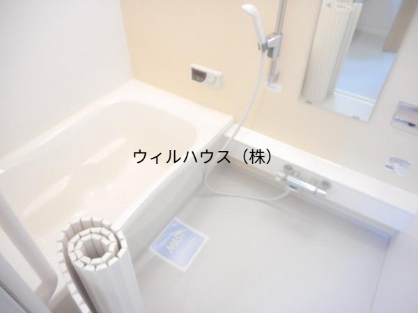 バス・シャワールーム　浴室乾燥機、追い焚き機能付バス！