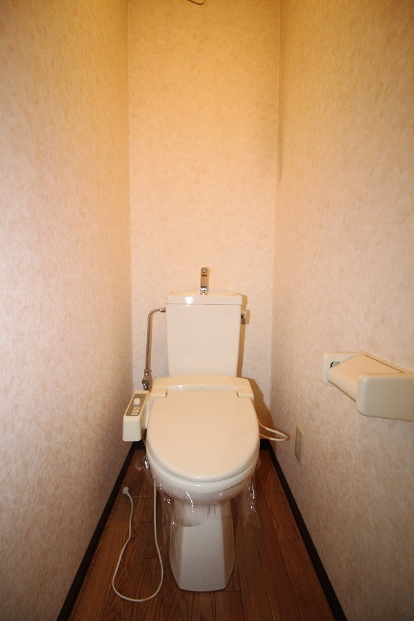 トイレ　温水洗浄便座