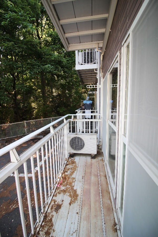 バルコニー　洗濯物が干せるバルコニー