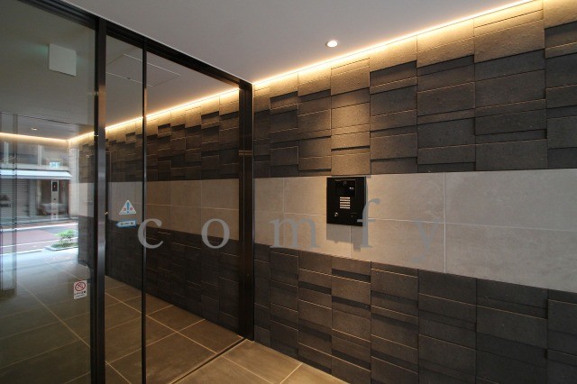 エントランス　オートロック付きエントランス