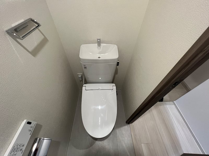 トイレ　別号室の参考写真となります