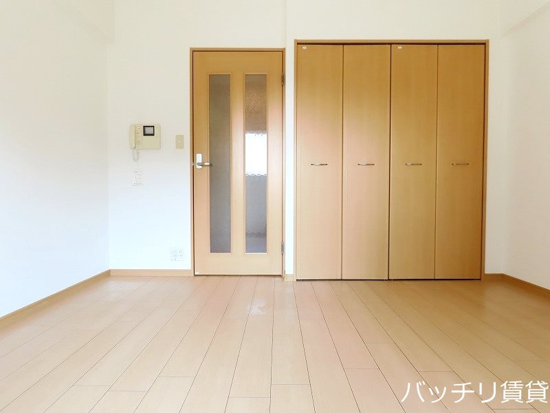 居室・リビング　同型タイプの為、現状を優先致します。