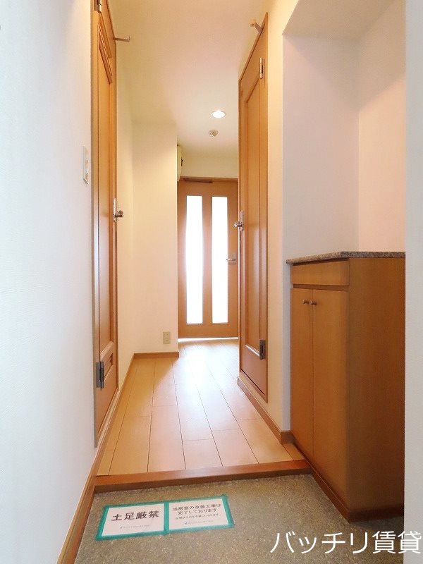 玄関　同型タイプの為、現状を優先致します。