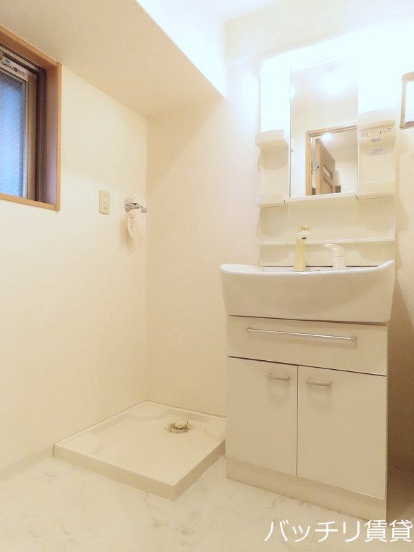 洗面設備　同型タイプの為、現状を優先致します。