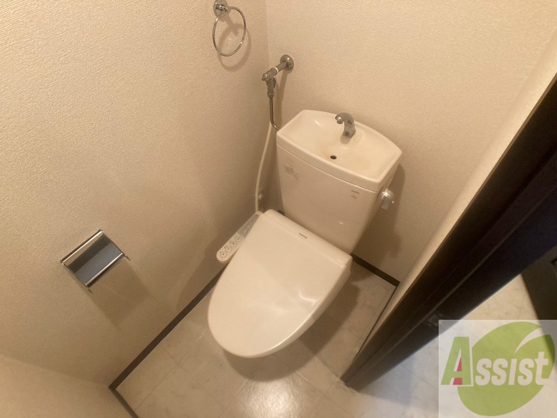 トイレ　こちらはトイレです。清潔感があり、安心して使用できます。