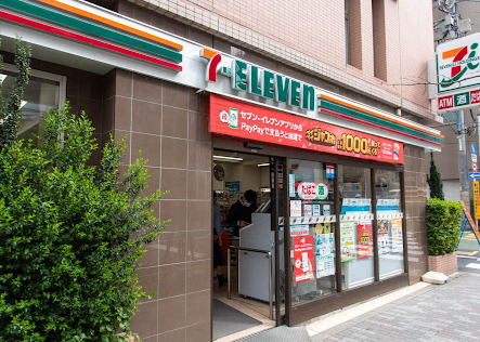コンビニ　セブンイレブン 新宿山吹町店（コンビニ）まで318m
