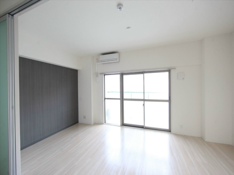 バルコニー　LDK13.2帖　洋室4.5帖とつなげても仕切っても使えます