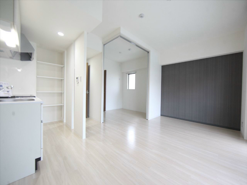 居室・リビング　LDK13.2帖　洋室4.5帖とつなげても仕切っても使えます