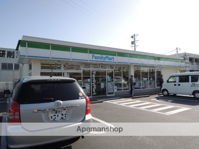 コンビニ　ファミリーマート（コンビニ）まで416m