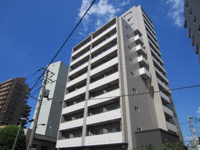 建物外観　白いタイル張りの綺麗な外観です。