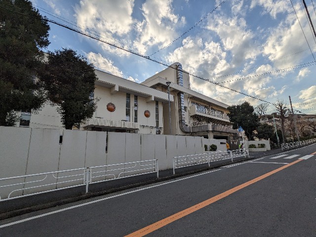 小学校　横浜市立岩崎小学校（小学校）まで335m