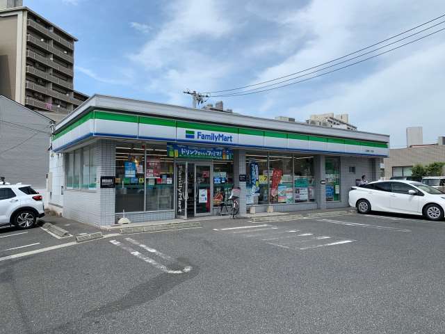 コンビニ　ファミリーマート（コンビニ）まで2008m