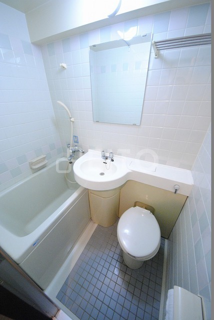 バス・シャワールーム　写真は３０３号室