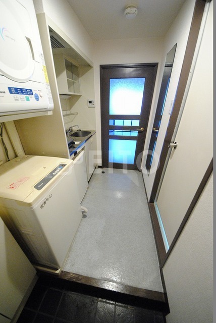 玄関　写真は３０３号室