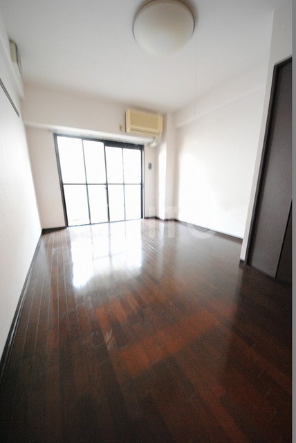 居室・リビング　写真は３０３号室