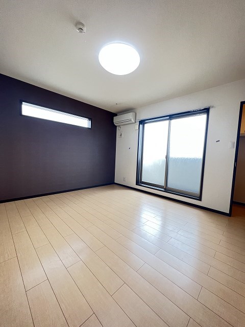 居室・リビング　こちらのリビングで趣味の時間をお楽しみください