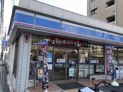 コンビニ　ローソン江坂東店（コンビニ）まで886m