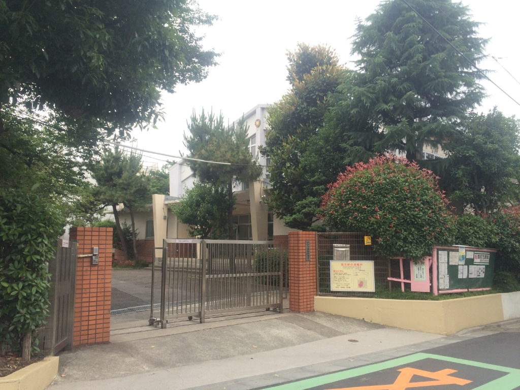 中学校　中野区立第四中学校（中学校）まで714m