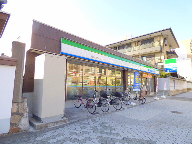 コンビニ　ファミリーマート（コンビニ）まで1029m