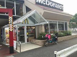 飲食店　マクドナルド 用賀インター店（飲食店）まで421m