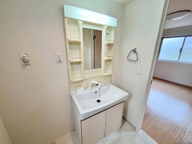 洗面設備　洗髪洗面化粧台