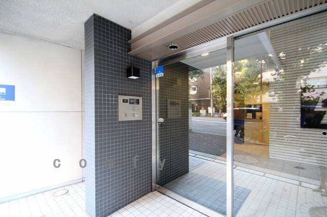 エントランス　オートロック付きエントランス