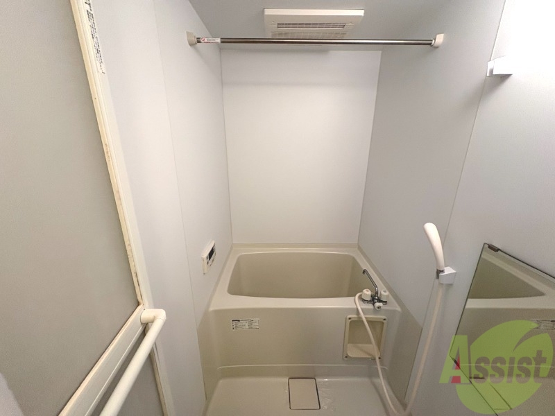 バス・シャワールーム　浴槽が広いので日々の疲れも癒されますね。