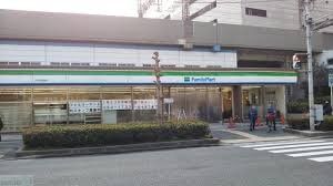 コンビニ　ファミリーマート守口市駅東店（コンビニ）まで330m