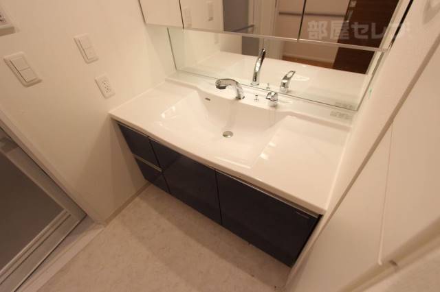 洗面設備　洗面脱衣スペースです。