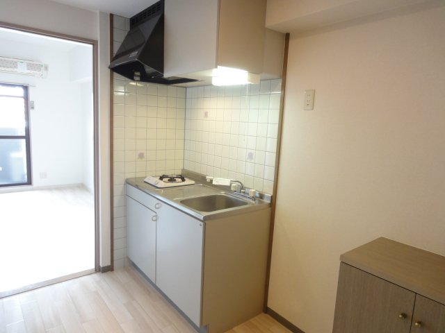 キッチン　同物件別号室の写真です。