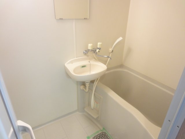 バス・シャワールーム　同物件別号室の写真です。