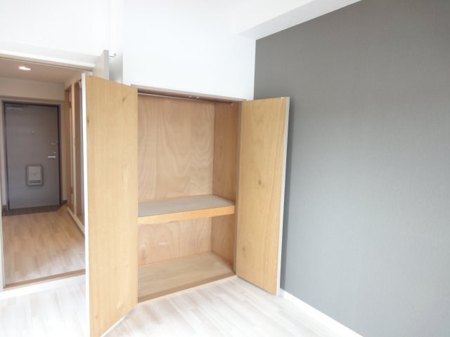 収納　同物件別号室の写真です。