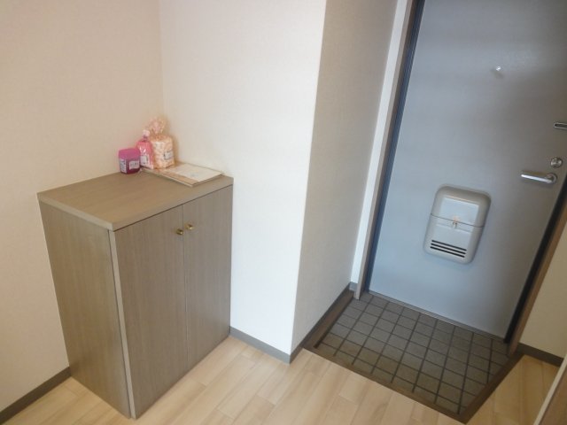 玄関　同物件別号室の写真です。