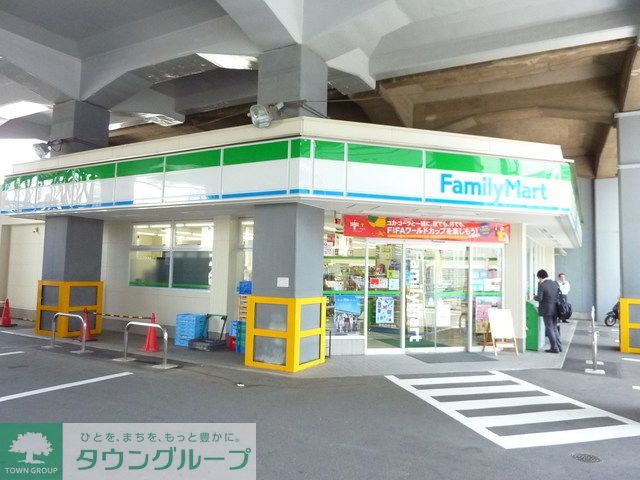 コンビニ　ファミリーマート（コンビニ）まで570m