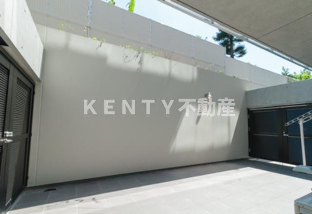 バルコニー　お洗濯にも便利なバルコニー付き