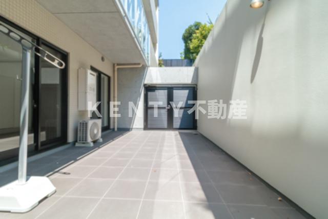 バルコニー　外からの目が気にならないバルコニーで洗濯物が干せます