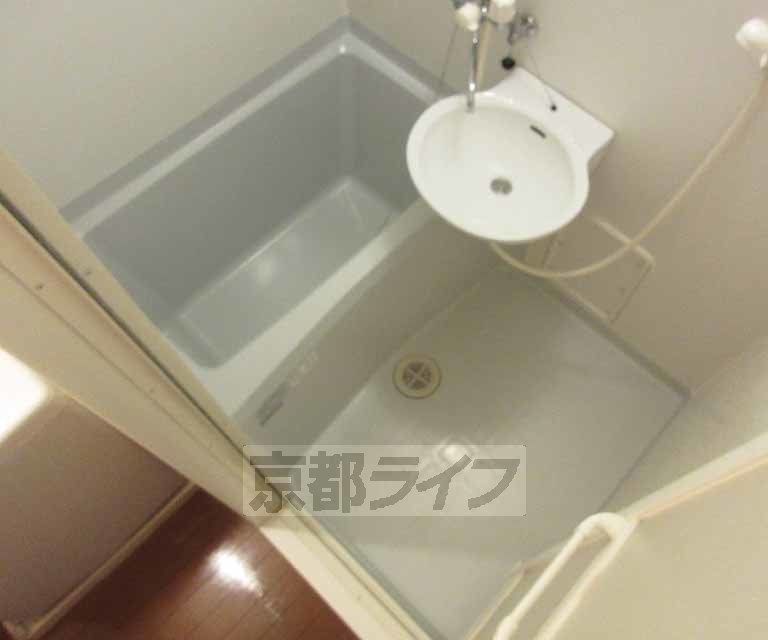 バス・シャワールーム　単身にはぴったりのお風呂です。