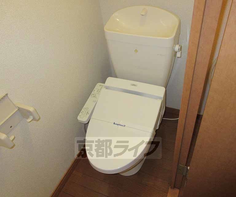 トイレ　ウォシュレット付です。