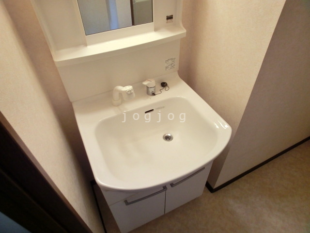 洗面設備　便利なシャンプードレッサーを完備しています。