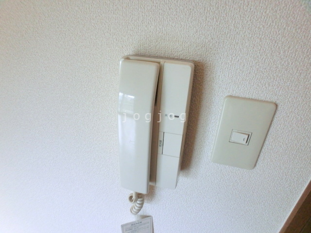 セキュリティ　音声でやり取り可能なインターホンを完備しています。