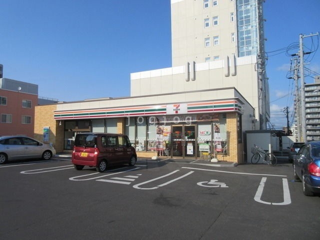 コンビニ　セブンイレブン札幌月寒中央通店（コンビニ）まで210m
