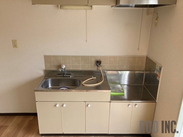 キッチン　写真は反転のお部屋です