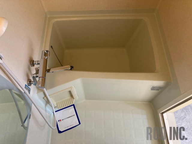 バス・シャワールーム　写真は反転のお部屋です
